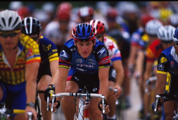 Sự trở lại - Sau khi được các bác sĩ đồng ý cho xuất viện vì đã hồi phục, Amstrong bắt đầu hành trình trở lại của mình vào năm 1998 để tạo nên tên tuổi cho mình trong làng đua xe đạp. Nhưng mọi việc không thể hoàn hảo ngay từ đầu. Amstrong về thứ 4 ở giải Vuelta a Espana (Tây Ban Nha), nhưng đó là dấu hiệu cho thấy anh đã hồi phục lại phong độ.